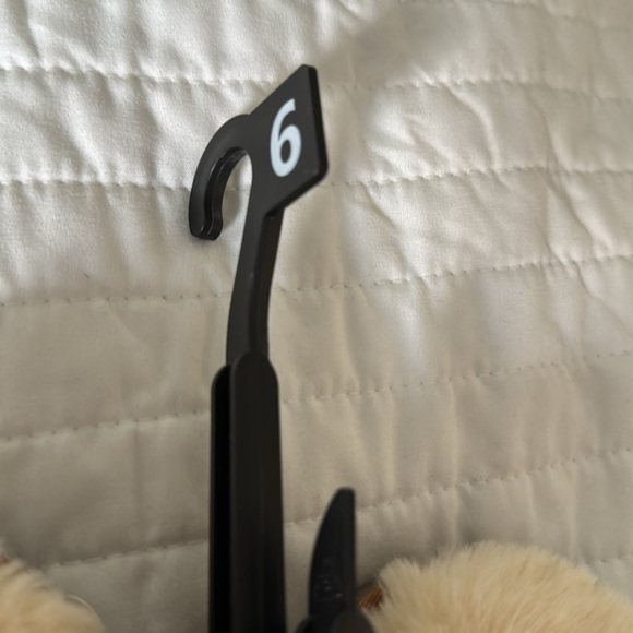 Joyspun Chestnut colored Slippers Size 6 NWT - Picture 2 of 3